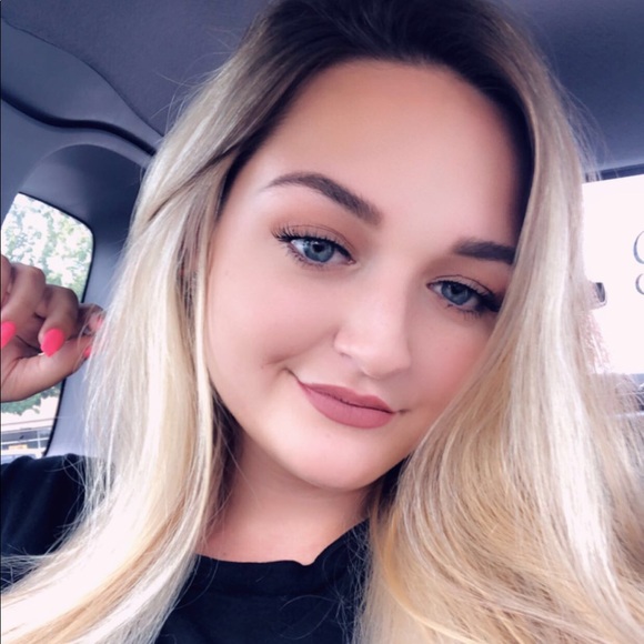 Meet your Posher, Gabriella - Picture 1 of 1